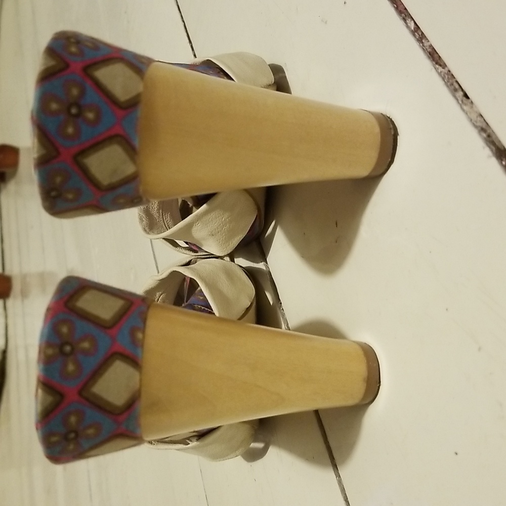 High heels - Picture 3 of 4
